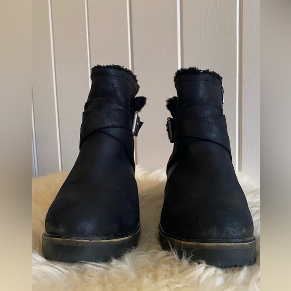 CROWN VINTAGE Black Suede Ankle Boots - Picture 4 of 10